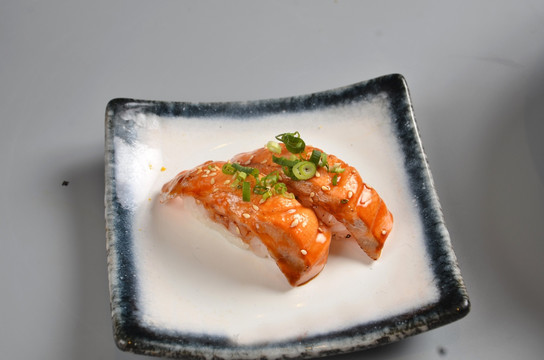 汁烧三文鱼腩寿司