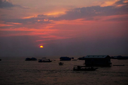 洞里萨湖的日落