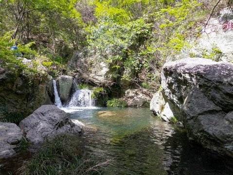 山涧溪流