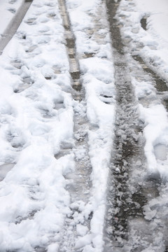 积雪路面 结冰