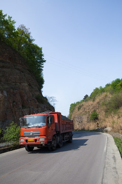 货车 山区公路 盘山公路