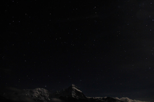 雪山和星空