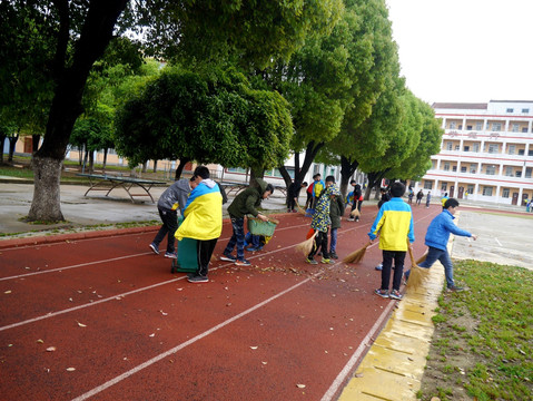 中学生清洁大扫除