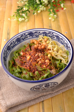 油潑菠菜面