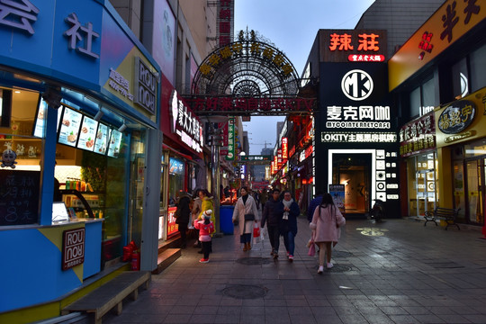 泰华城夜景 潍坊步行街