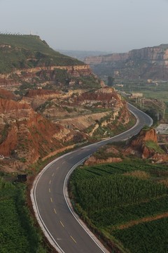 蓝天白云公路马路