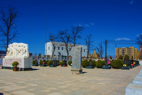 绥中烈士陵园浮雕墙与全景墓群
