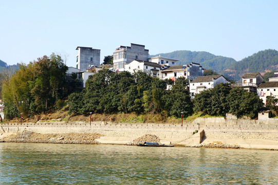 新安江山村