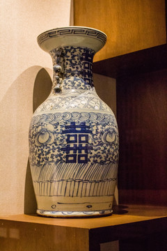 青瓷花瓶