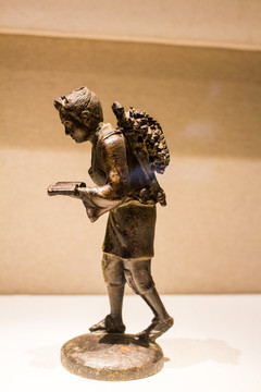 日本书童铜像
