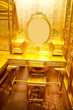 黄金梳妆台