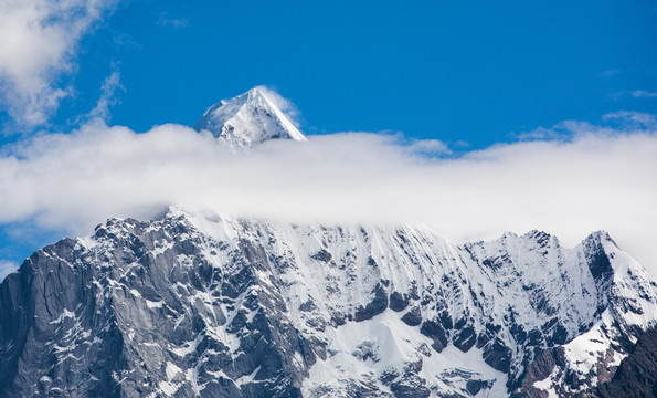 四姑娘山雪山