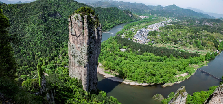 鼎湖峰全景