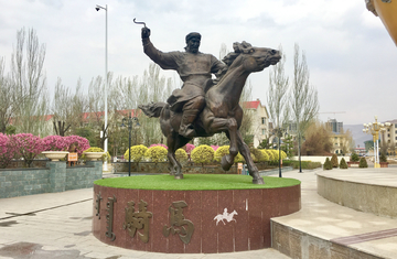 蒙古族骑马雕塑