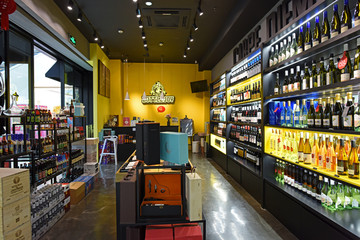 实木红酒架 红酒专卖店