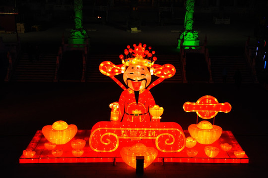 鞍山玉佛寺财神爷展夜景俯视图