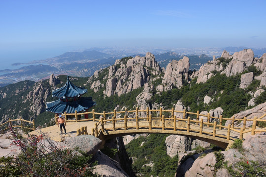 崂山风景 先天桥 灵旗峰