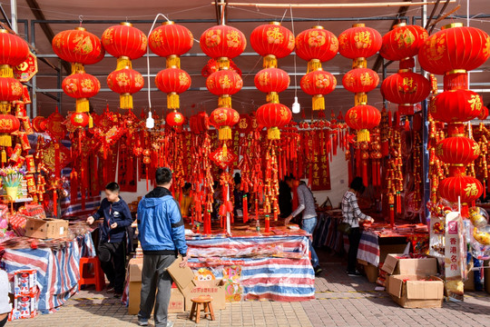 过春节办年货