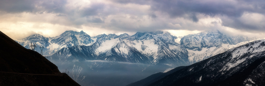 巴郎山日出风光