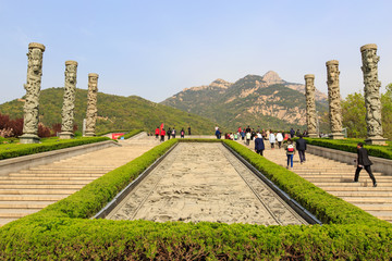 泰山 天地广场 龙柱