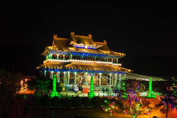 鞍山玉佛寺玉佛阁的夜景