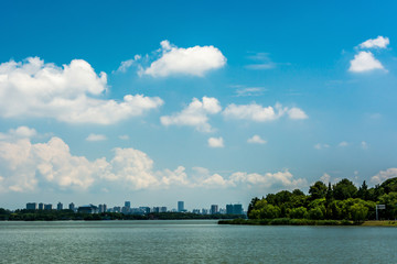 城市湖景风光