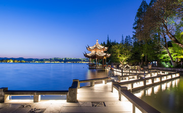 西湖双投桥夜景 杭州西湖夜景