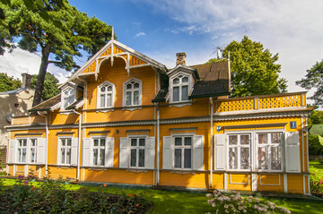 东欧的拉脱维亚尤尔马拉镇的房子