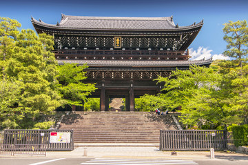 日本最大的佛教寺院智恩寺的木门