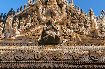 缅甸金色宫殿僧院的顶端