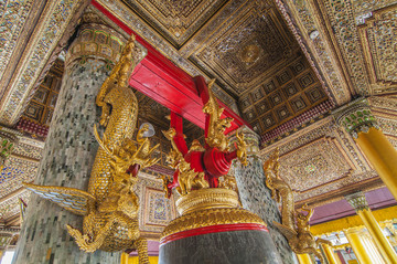 缅甸大金塔巨大的钟