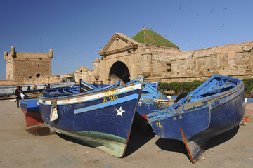 蓝色的捕鱼小船在摩洛哥