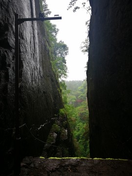 穿岩十九峰之一线天