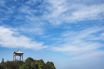 高山上的凉亭