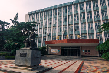 湖北中医院大学图书馆