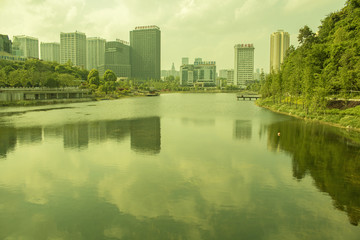 黄昏湖面