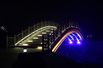 木拱桥夜景