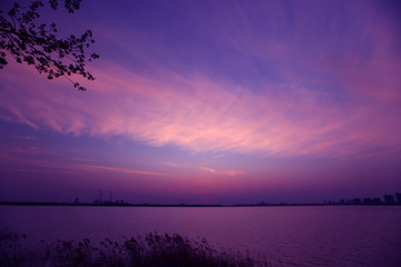 夕阳 太阳 电厂 湖水