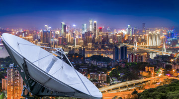 城市夜景和卫星信号接收机