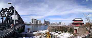 震华门城楼雪景