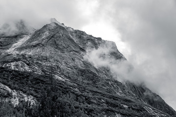 水墨山峰