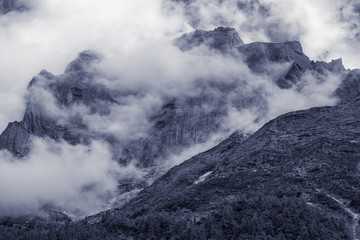 水墨山峰