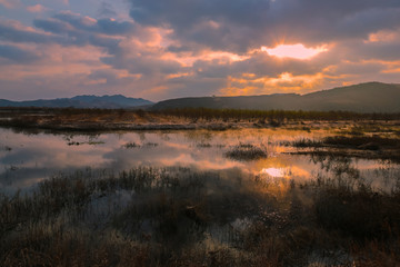 草原湿地黄昏云霞