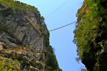 峡谷 悬崖 吊桥