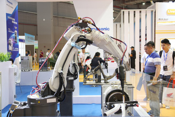 自行车自动焊接机器人