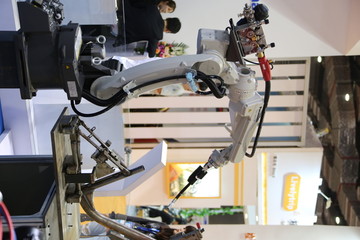 自行车自动焊接机器人
