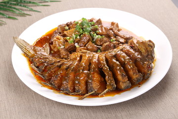 牛肉鲤鱼