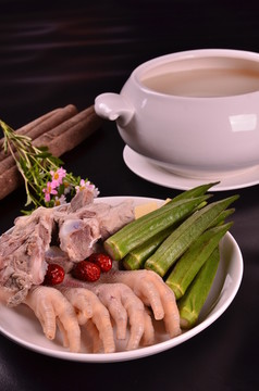 排骨雞爪湯