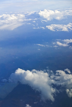 高空蓝天云海大地（航拍）