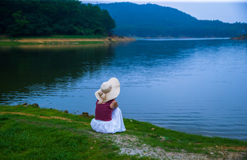 美女 女人背影 湖边美女